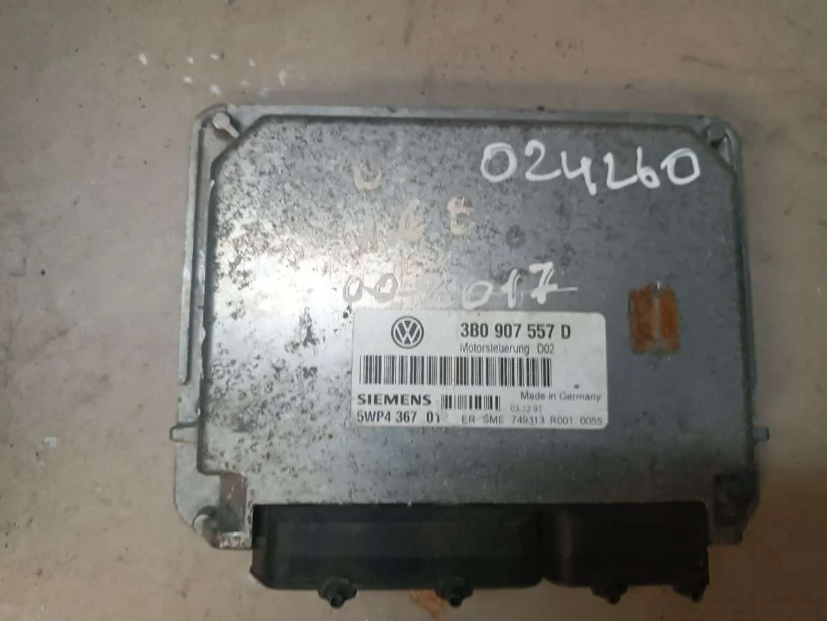 Блок управления двигателем 3B0907557D Volkswagen Passat B5 0