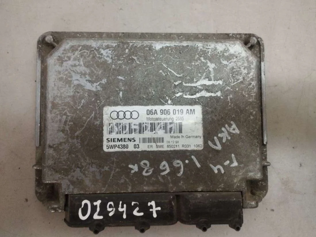 Блок управления двигателем 06A906019AM Audi A3 8L 1.6 Бензин