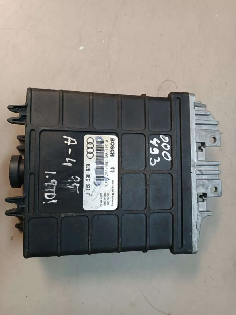 Блок управления двигателем 0281001366 Audi A4 B5 (S4,RS4) 0