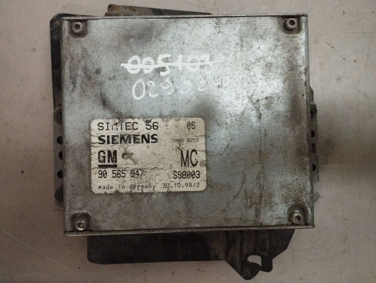 Блок управления двигателем 90565947 Opel Omega B 2.0 Бензин