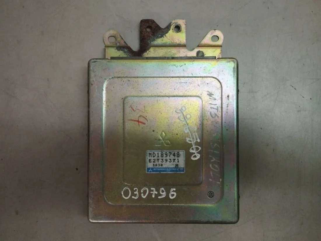 Блок управления двигателем MD189748 Mitsubishi Colt 4 1.3 Бензин