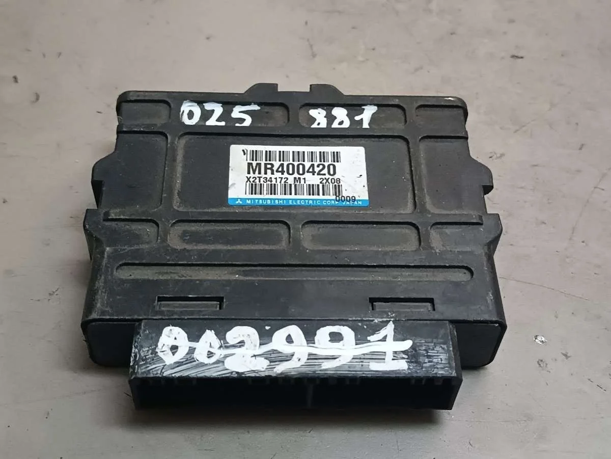 Блок управления ABS MR400420 Mitsubishi Montero 3 3.2 Дизель