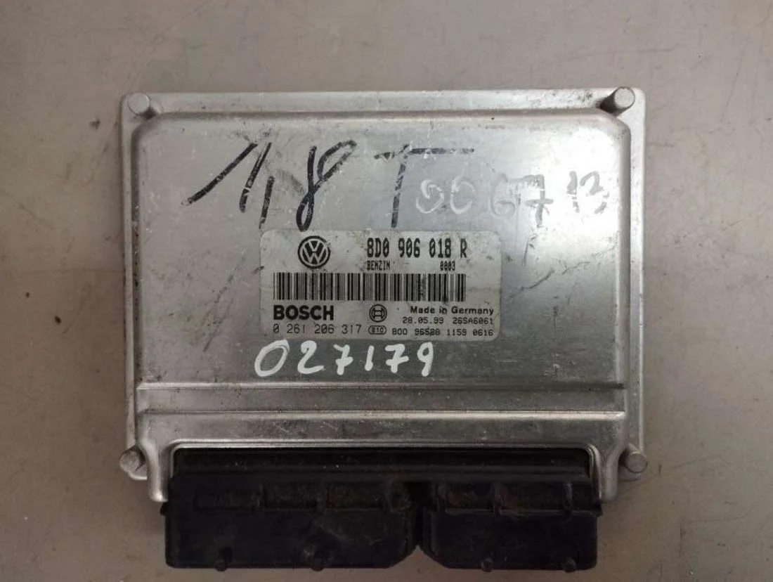 Блок управления двигателем 8D0906018R Volkswagen Passat B5 1.8 Бензин