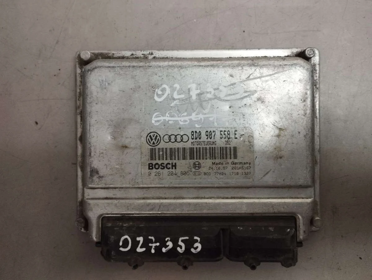 Блок управления двигателем  8D0907558E Volkswagen Passat B5 1.8 Бензин