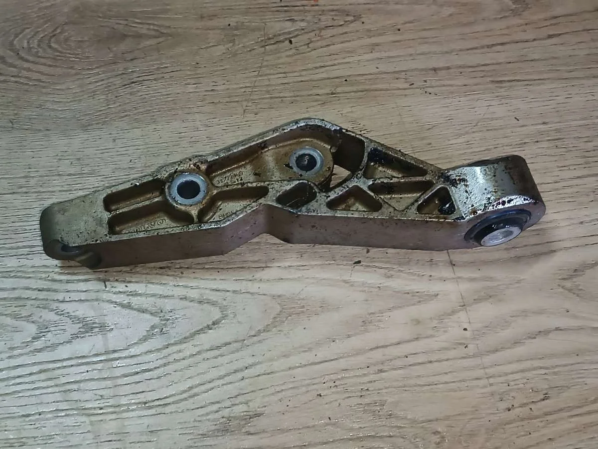 Кронштейн КПП 31277469 Volvo XC70 3 2.4 Дизель