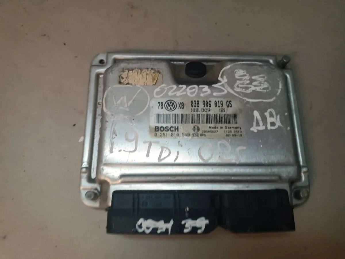 Блок управления двигателем 038906019GS Volkswagen Passat B5 0
