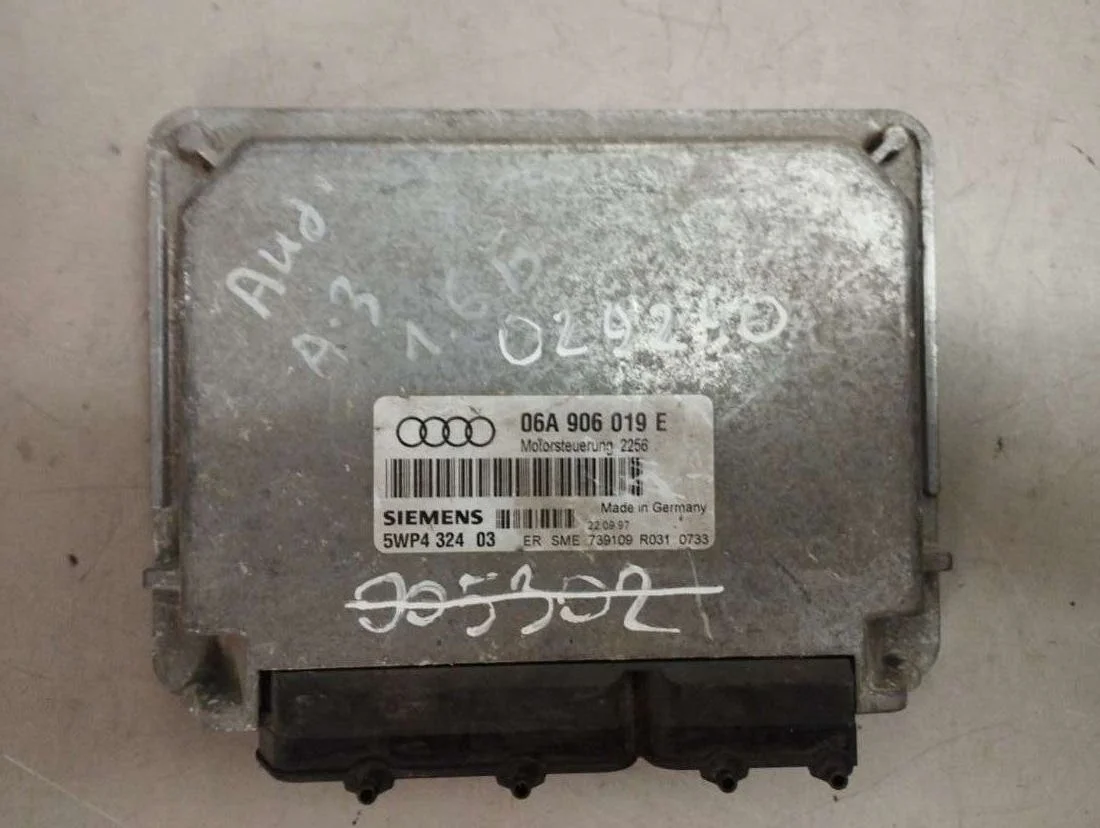 Блок управления двигателем 06A906019E Audi A3 8L 1.6 Бензин