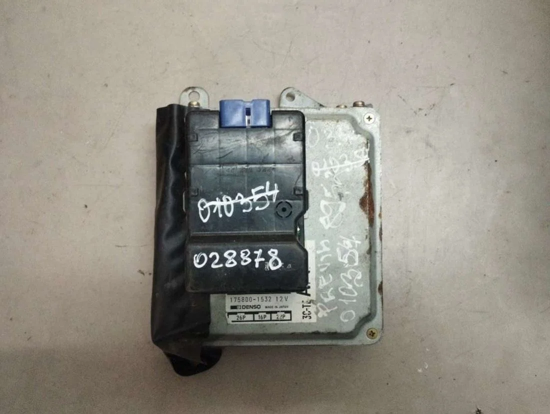 Блок управления двигателем 8966128580 Toyota Prius 1 2.2 Дизель