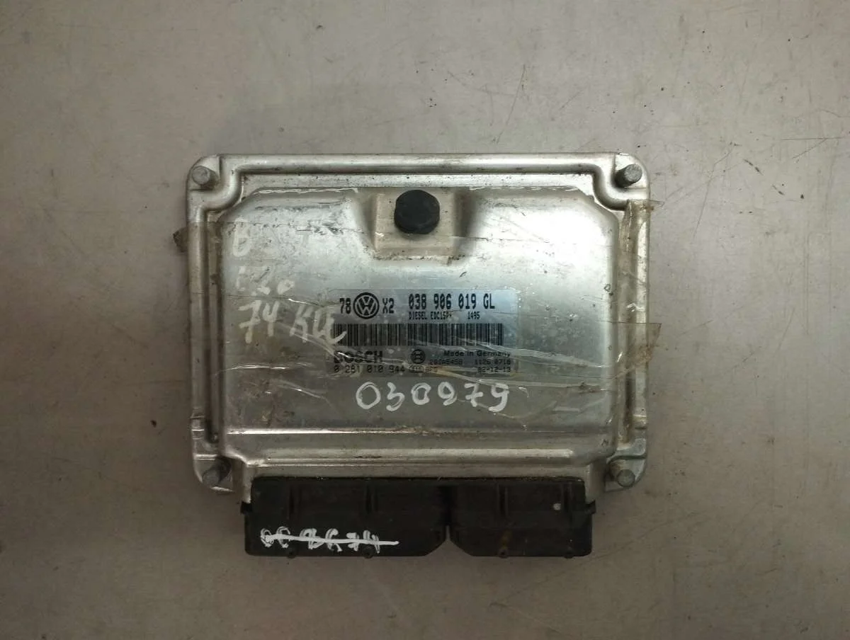 Блок управления двигателем 038906019GL Volkswagen Passat B5 1.9 Дизель