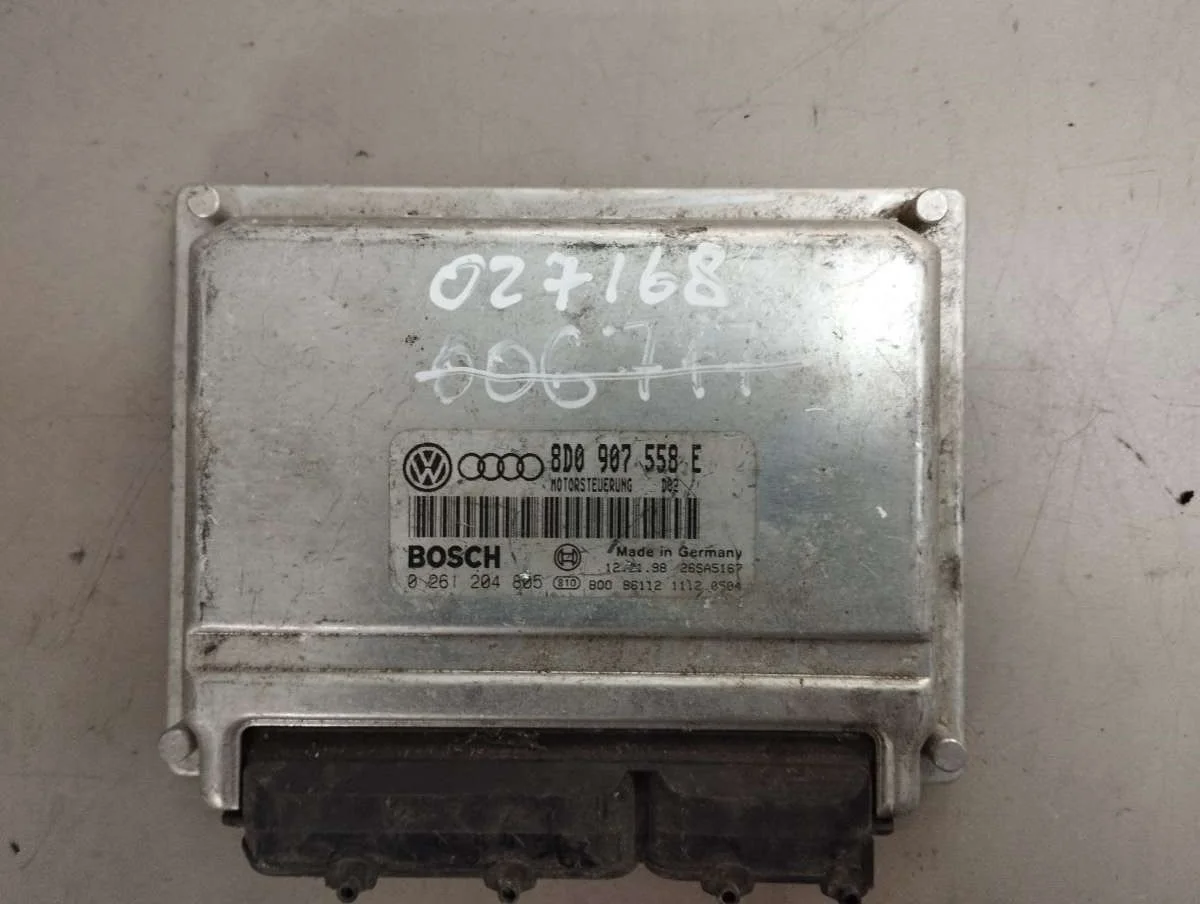 Блок управления двигателем  8D0907558E Volkswagen Passat B5 1.8 Бензин