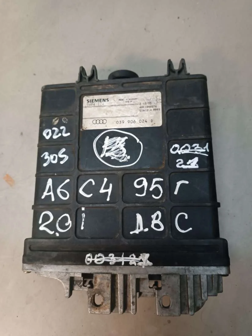Блок управления двигателем 039906024D Audi A6 C4 (S6,RS6) 0