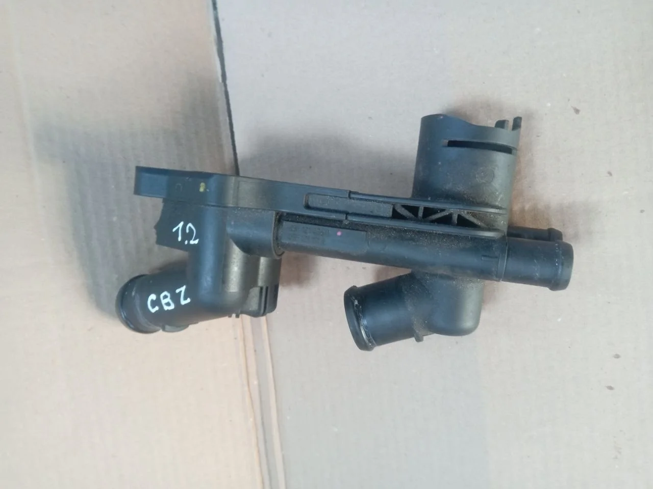 Корпус термостата 03F121026B Volkswagen Caddy 3 1.2 Бензин