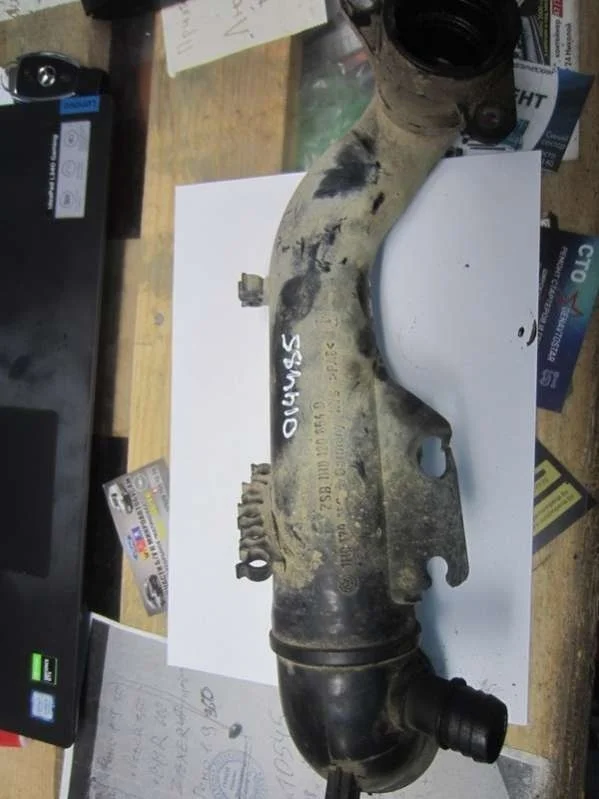 Патрубок (трубопровод, шланг) 1H0129654 Volkswagen Golf 3 1.9 Бензин