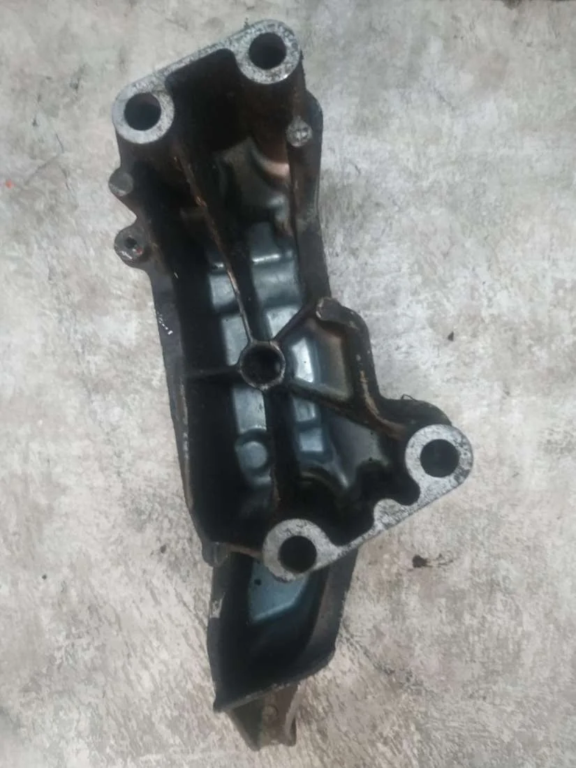 Кронштейн двигателя 036199275E Volkswagen Golf 4 1.4 Бензин