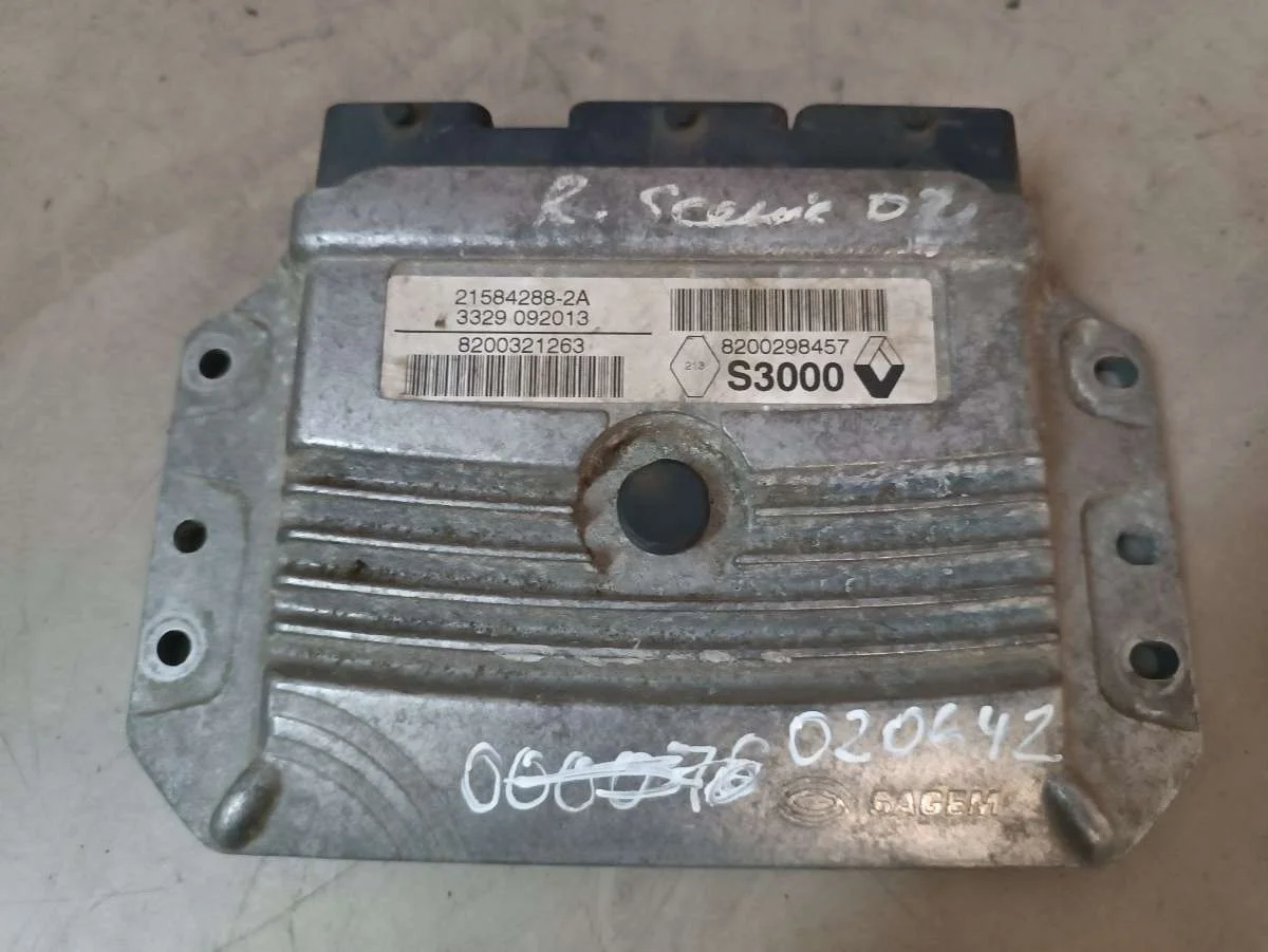 Блок управления двигателем 8200321263 Renault Megane 2 0 Бензин