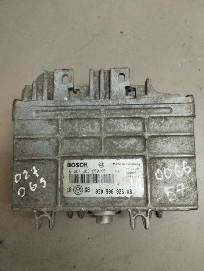 Блок управления двигателем 030906026AB Volkswagen Golf 3 1.4 Бензин