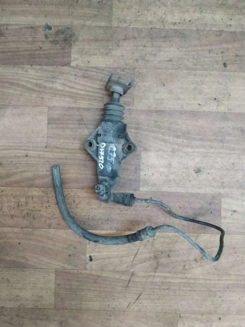 Цилиндр сцепления рабочий  1J0721261F Volkswagen Golf 5 1.6 Бензин