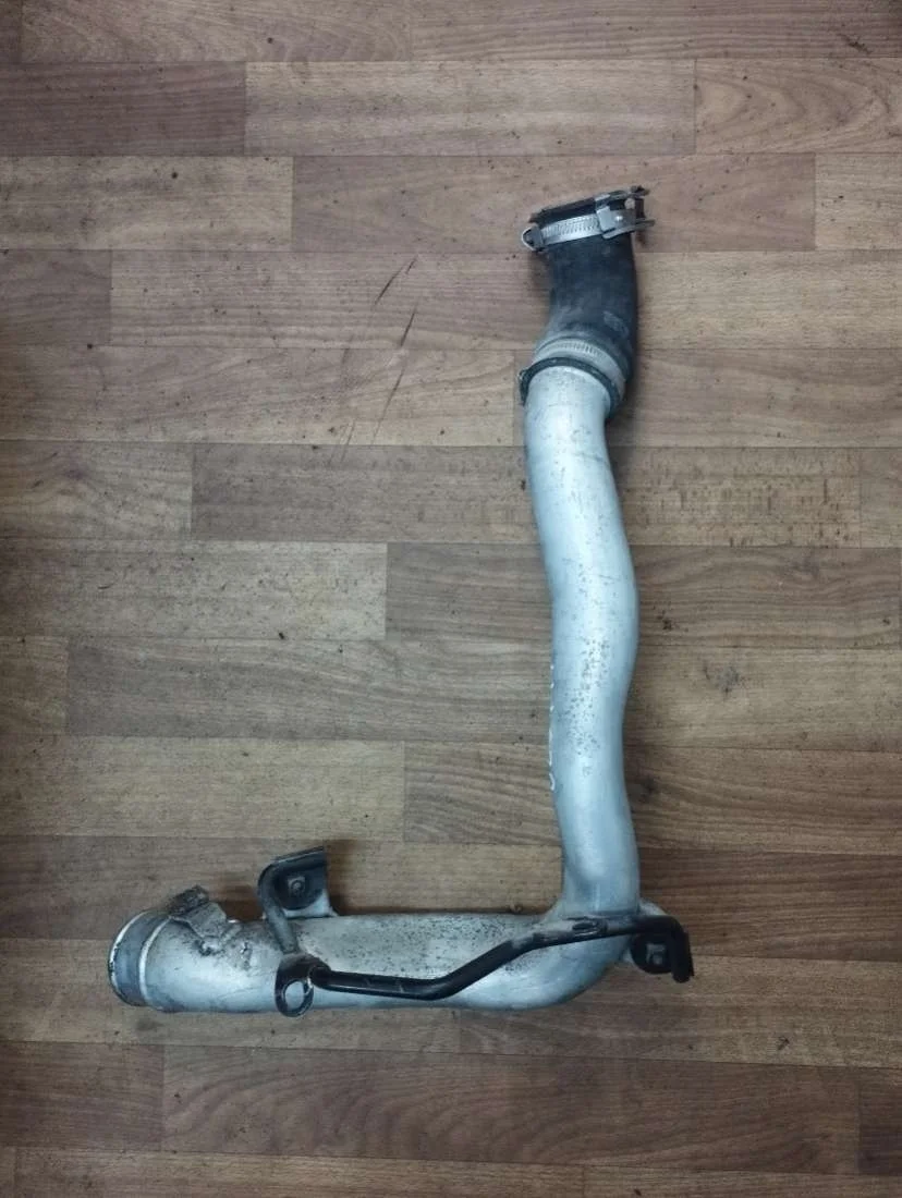 Патрубок интеркулера 1K0145828C Volkswagen Passat B6 1.4 Бензин