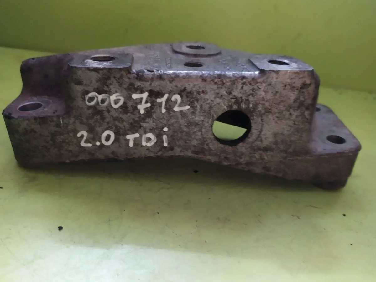 Кронштейн КПП 1K0199117AM Volkswagen Passat B6 2.0 Дизель