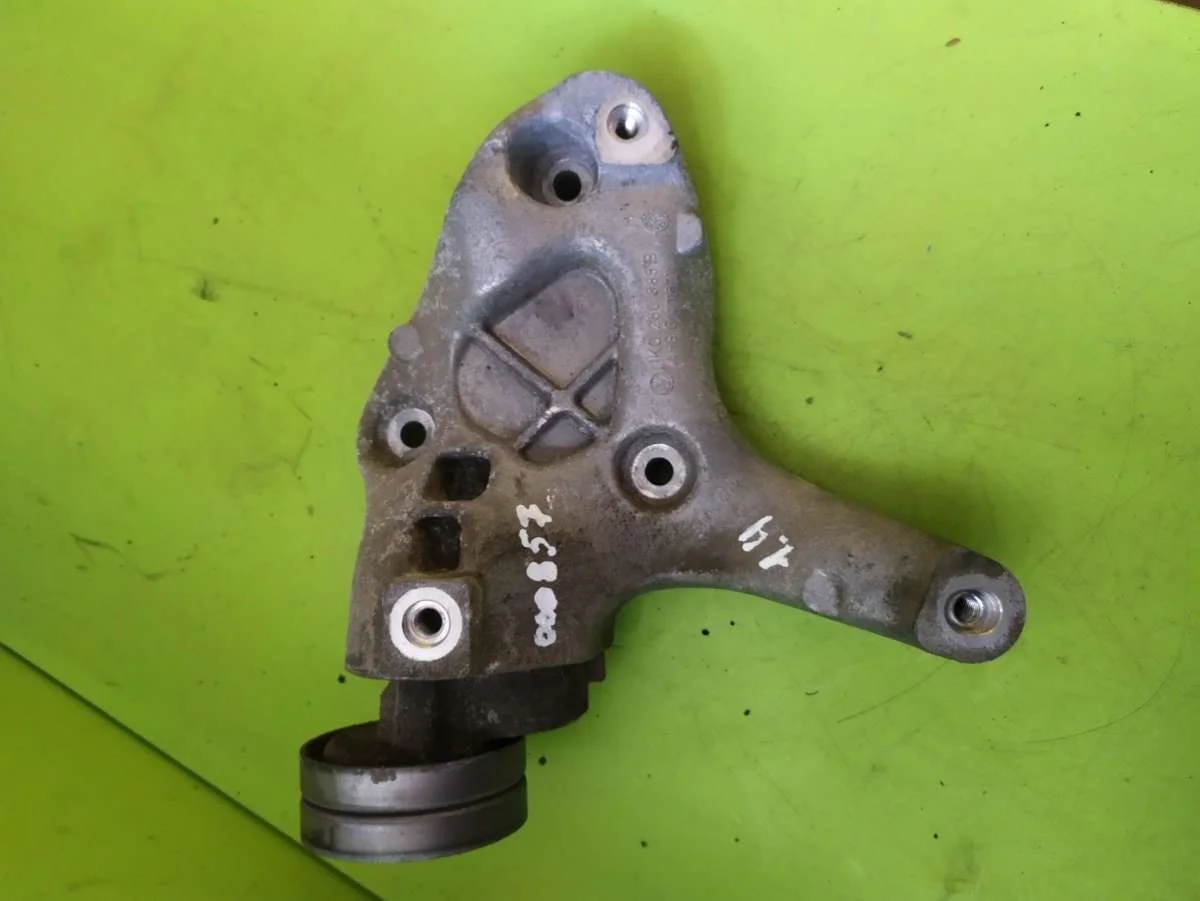 Натяжитель ремня генератора 03C145299Q Audi A1 1.4 Бензин