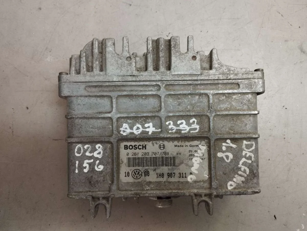 Блок управления двигателем 0261203707 Volkswagen Golf 3 1.8 Бензин