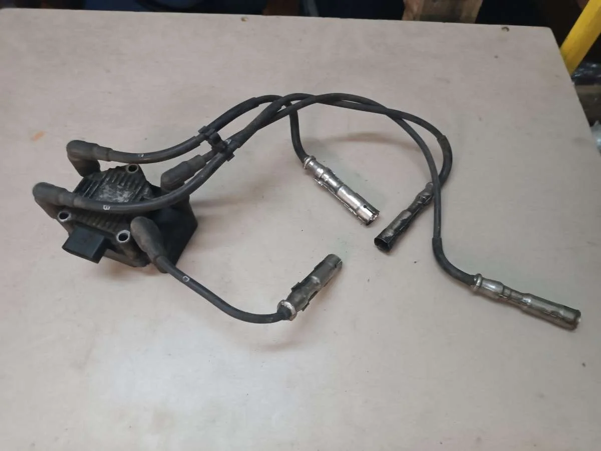 Катушка зажигания  032905106B Volkswagen Golf 4 1.6 Бензин