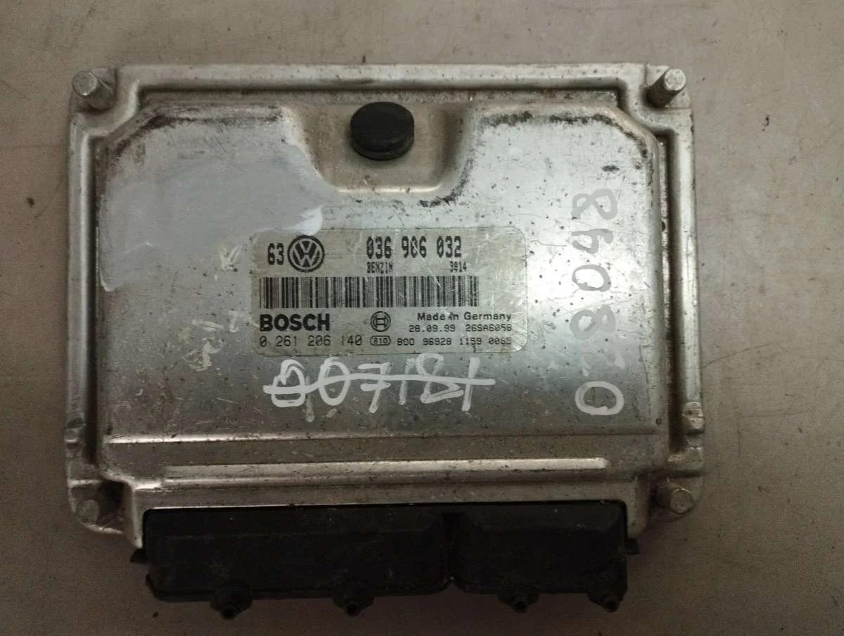 Блок управления двигателем 036906032 Volkswagen Golf 4 1.4 Бензин