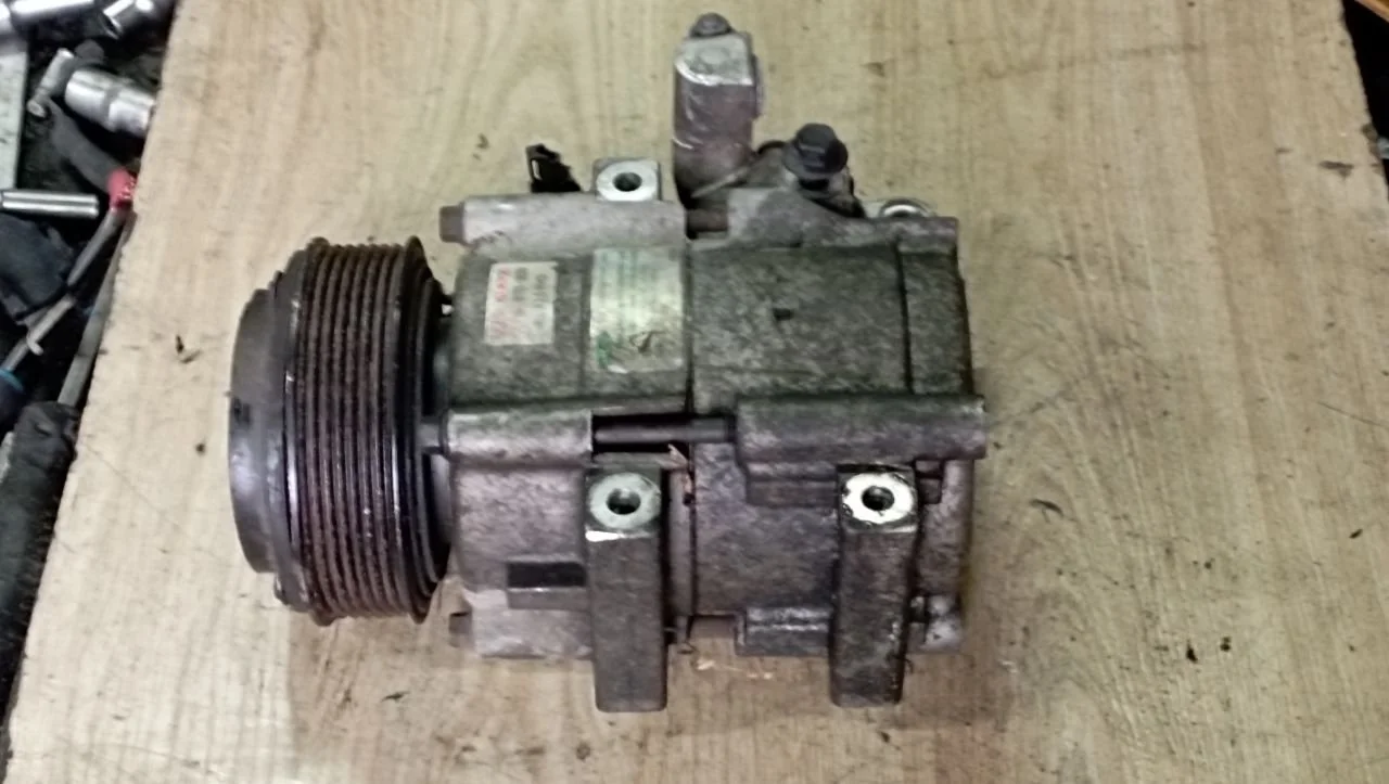 Компрессор кондиционера 977013E350 Kia Sorento 1 2.5 Дизель