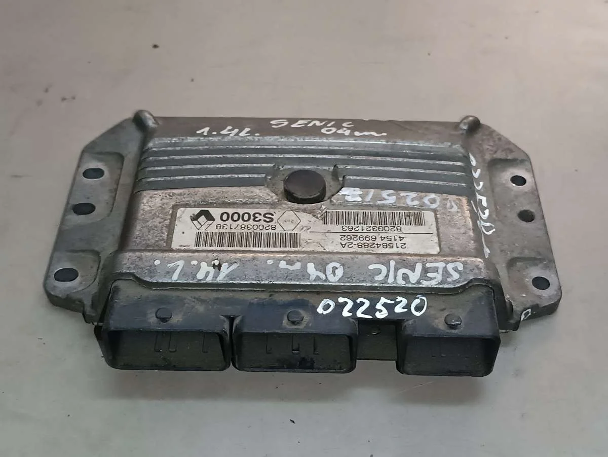 Блок управления двигателем 215842882A Renault Scenic 1 1.4 Бензин