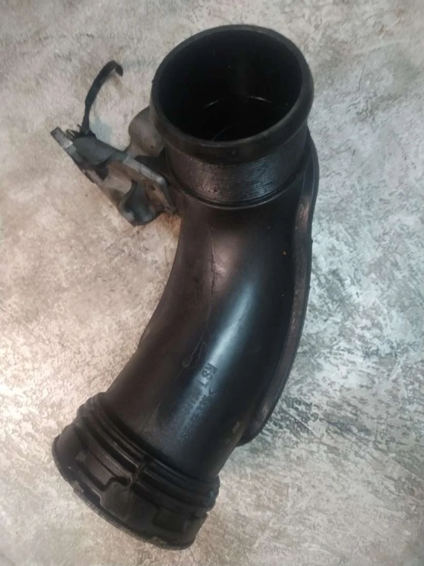 Патрубок интеркулера 22744180 Opel Antara 2.2 Дизель