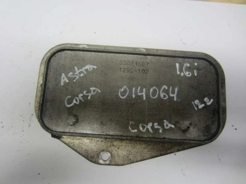 Теплообменник масляного фильтра 55571687 Opel Astra H 1.8 Бензин