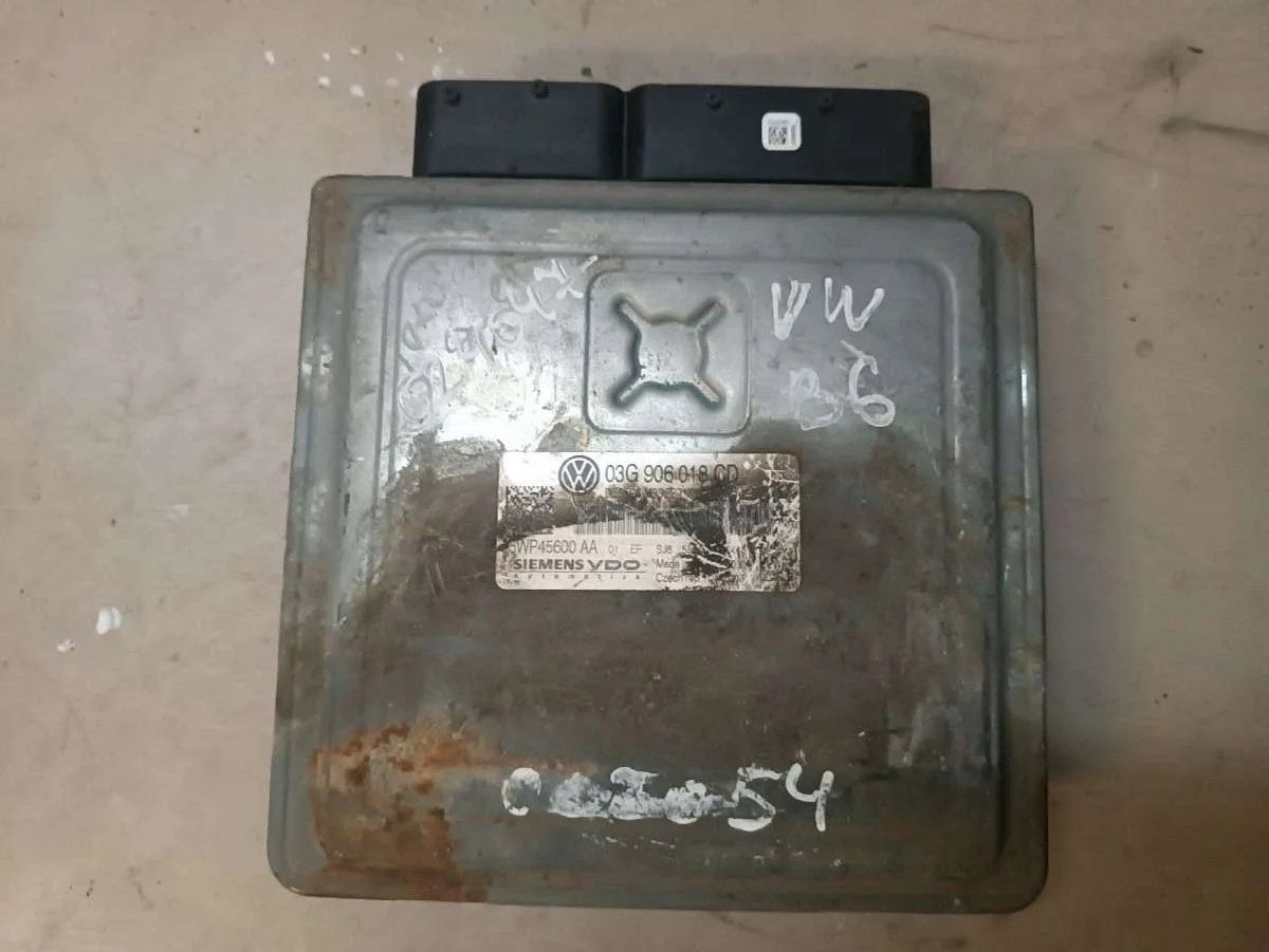 Блок управления двигателем  03G906018CD Volkswagen Passat B6 2.0 Дизель