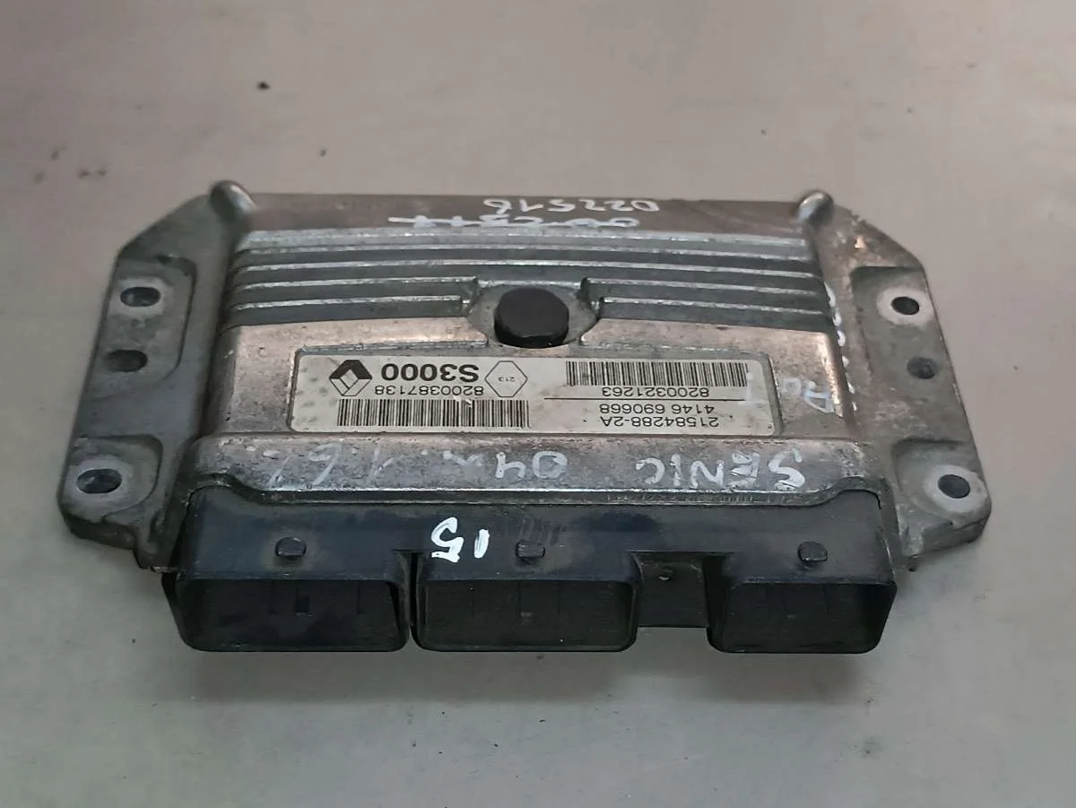Блок управления двигателем 215842882A Renault Scenic 1 1.6 Бензин
