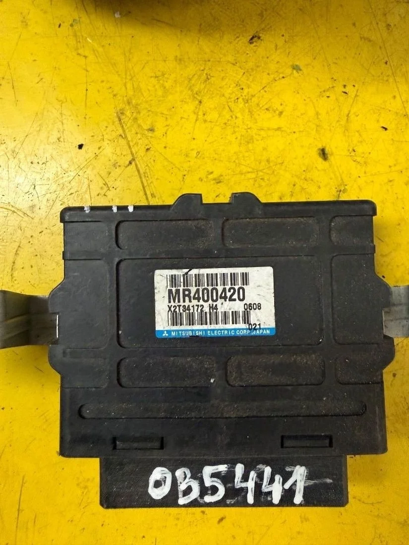 Блок управления ABS MR400420 Mitsubishi Pajero 3 2.5 Дизель