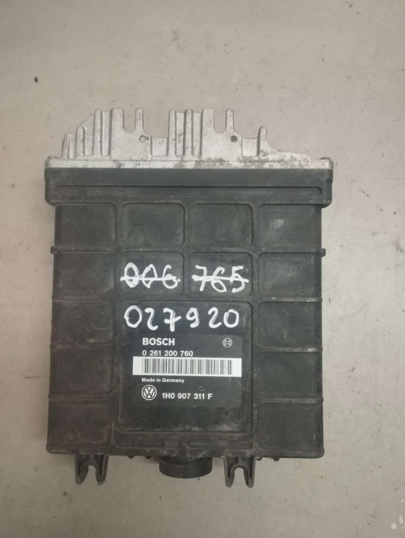 Блок управления двигателем 0261200760 Volkswagen Golf 3 1.8 Бензин