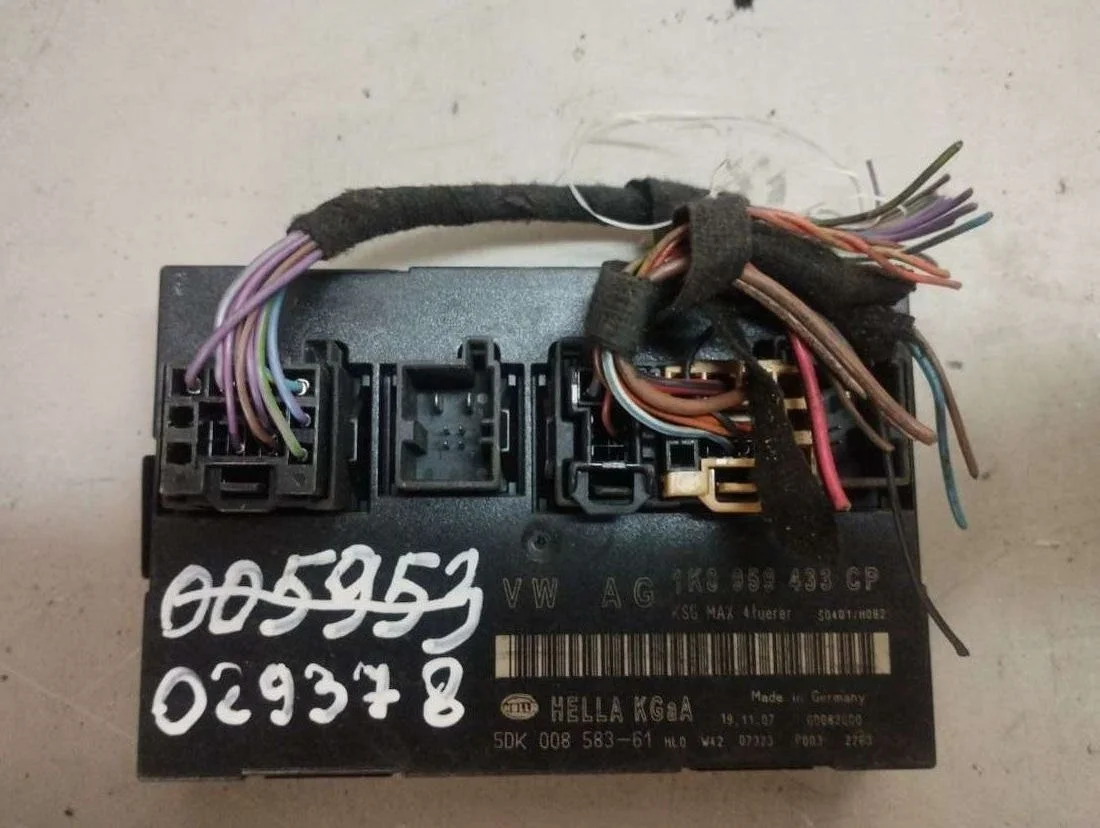 Блок комфорта 1K0959433CP Volkswagen Caddy 3 0