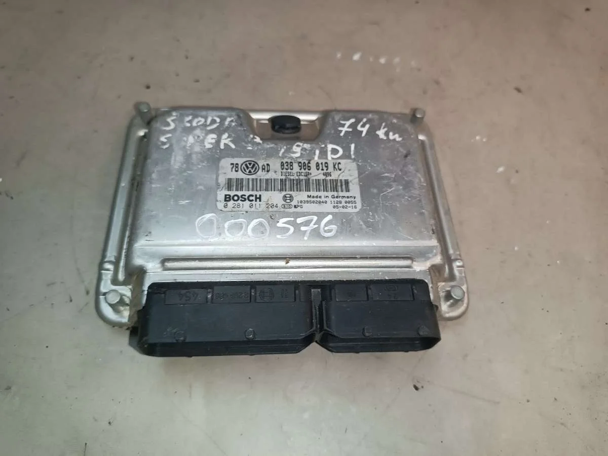 Блок управления двигателем 0281011204 Skoda Superb 1 1.9 Дизель