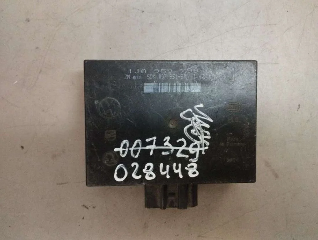 Блок комфорта 1J0959799Q Volkswagen Golf 4 1.6 Бензин