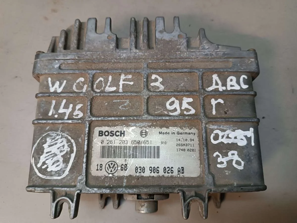 Блок управления двигателем 0261203650 Volkswagen Golf 3 0