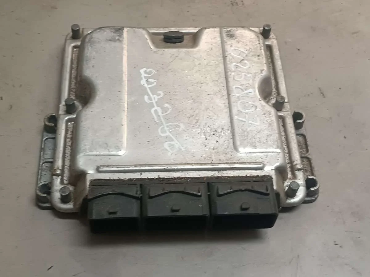 Блок управления двигателем 0281010819 Renault Scenic 1 1.9 Дизель