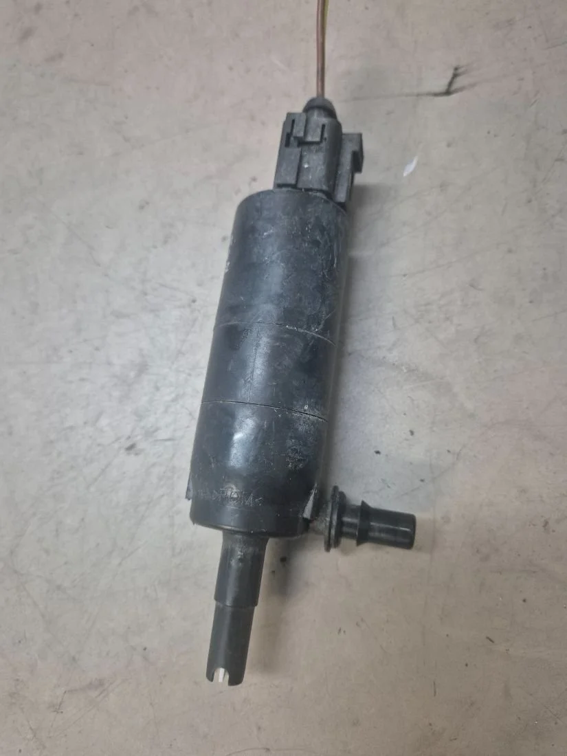 Насос (моторчик) омывателя стекла 6R0955681 Volkswagen Golf 6 1.4 Бензин