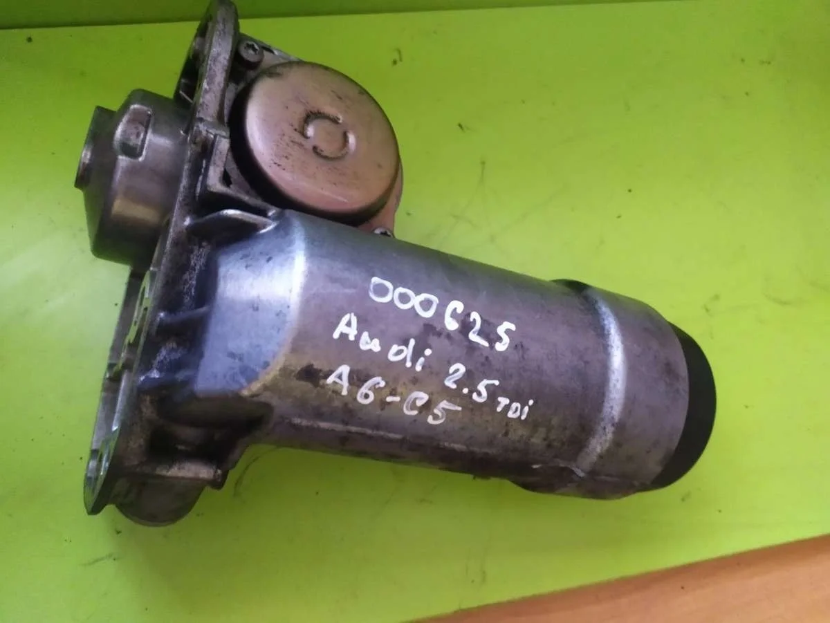 Корпус масляного фильтра 059115405G Audi A6 C5 (S6,RS6) 2.5 Дизель