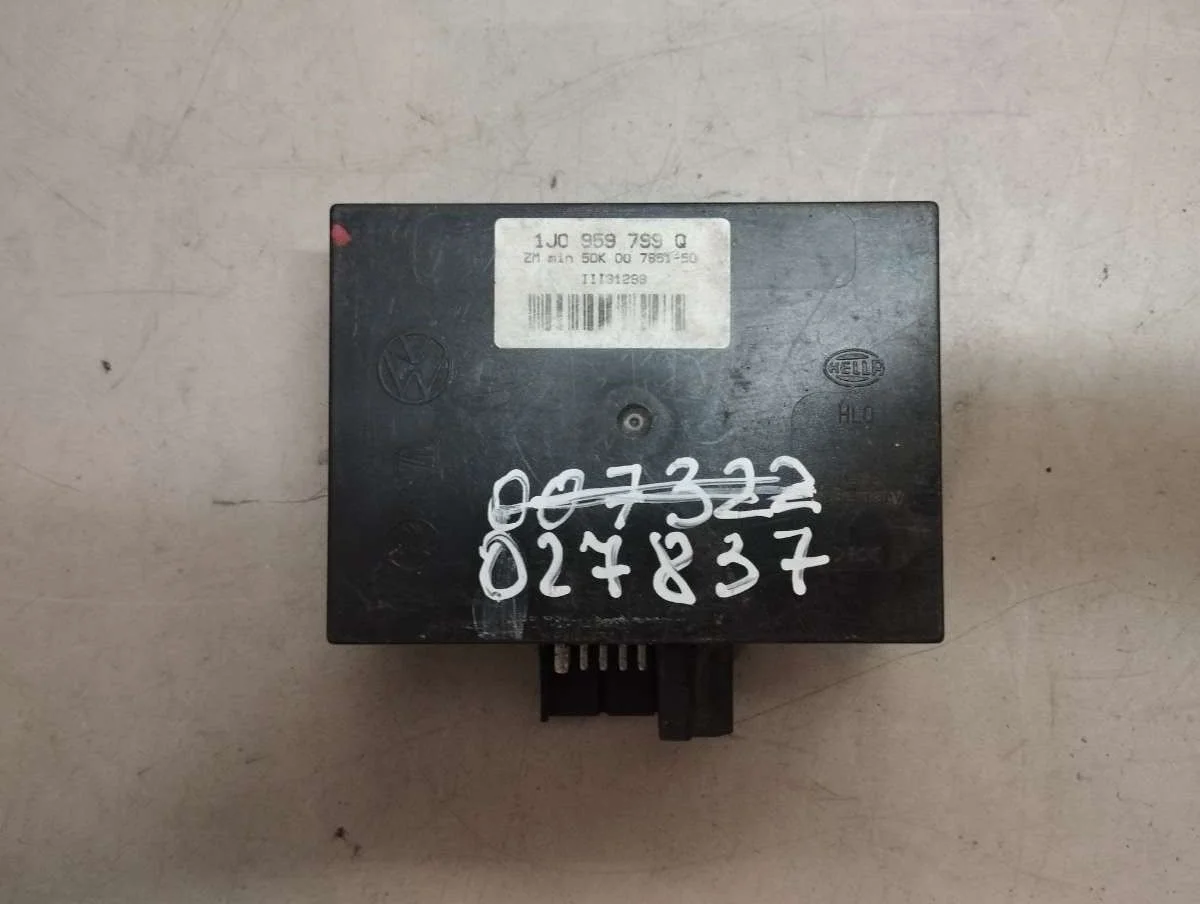Блок комфорта 1J0959799Q Volkswagen Golf 4 1.6 Бензин