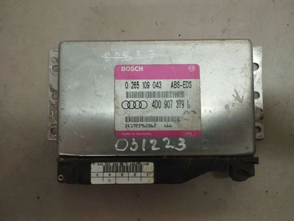 Блок управления ABS 4D0907379L Audi A8 D2 (S8) 0