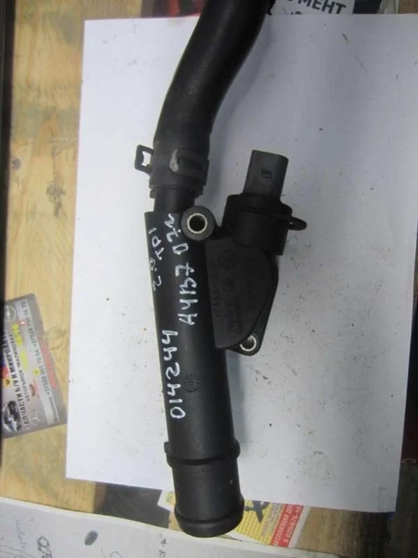 Фланец (тройник) системы охлаждения 038121132G Audi A4 B7 (S4,RS4) 2.0 Дизель