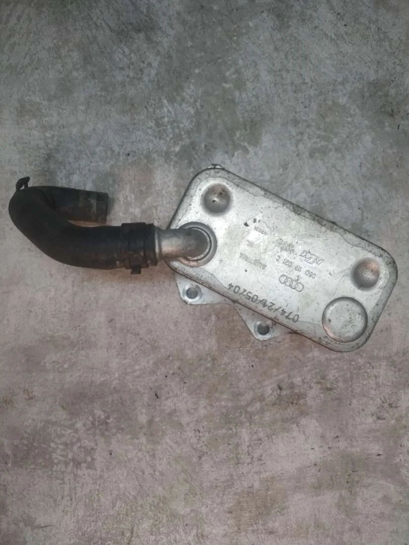 Теплообменник масляного фильтра 06D117021C Audi A4 B7 (S4,RS4) 2.0 Бензин