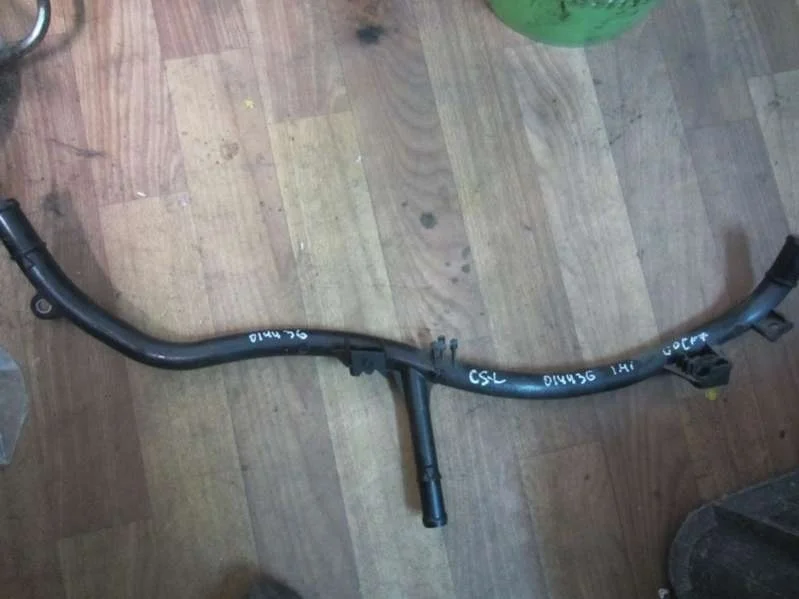 Трубка охлаждающей жидкости пластиковая 04E121070 Volkswagen Golf 7 1.4 Бензин