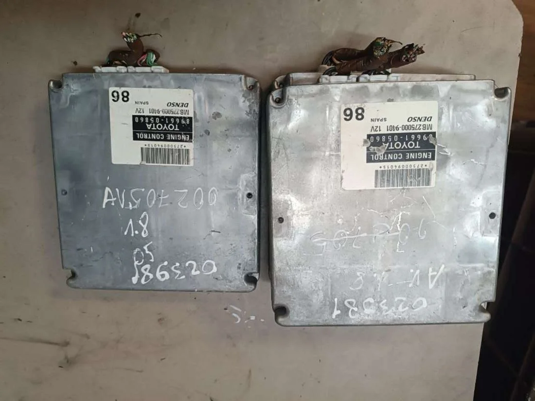 Блок управления двигателем 8966105860 Toyota Avensis 2 0