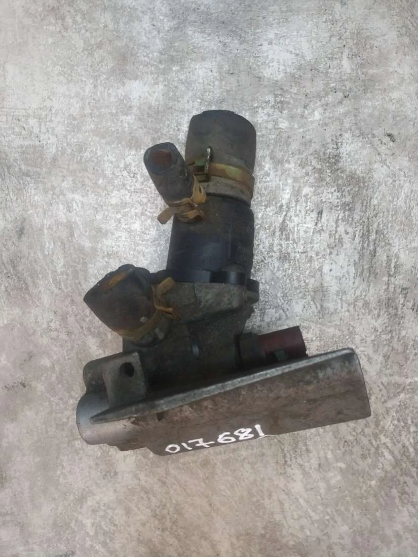 Корпус термостата 7700869906 Renault Megane 1 1.6 Бензин