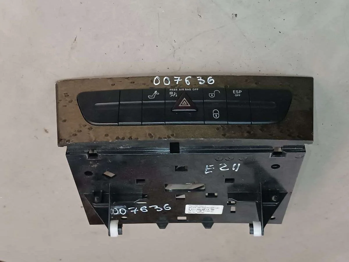 Кнопка аварийки A2116801714 Mercedes-Benz E W211 0